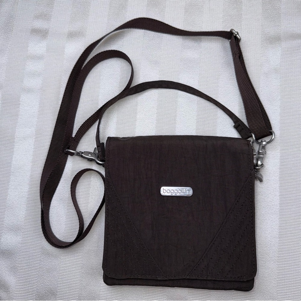 Baggalini Divide Brown Small Crossbody Purse Flap Magnetic Closure